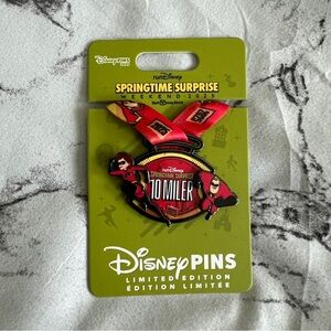Disney | NWT The Incredibles Medal Pin